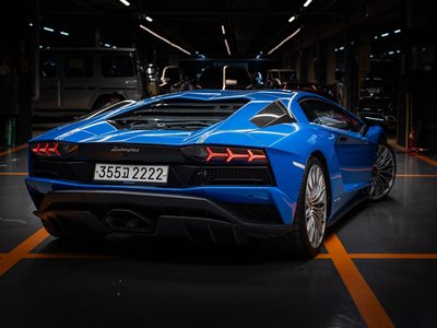 LAMBORGHINI AVENTADOR - 4