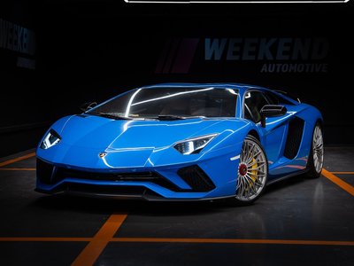 LAMBORGHINI AVENTADOR - 1