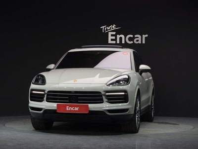 2023 Porsche CAYENNE photo 2
