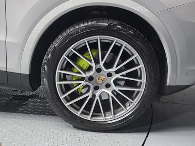 2023 Porsche CAYENNE photo 8