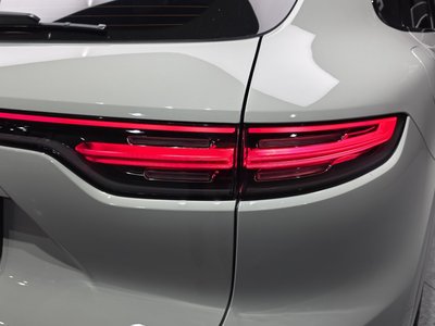2023 Porsche CAYENNE photo 10