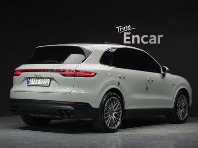 2023 Porsche CAYENNE photo 4