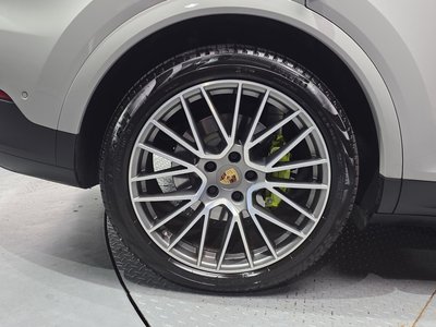 2023 Porsche CAYENNE photo 6