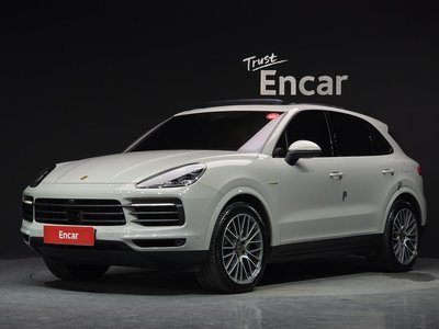2023 Porsche CAYENNE photo 1