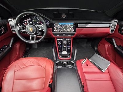 2023 Porsche CAYENNE photo 5