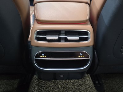 2023 Genesis GV70 — миниатюра 17