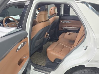 2023 Genesis GV70 — миниатюра 11