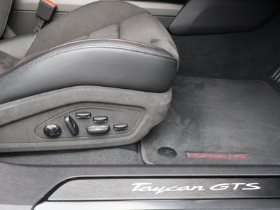 2022 Porsche TAYCAN 缩略图 23