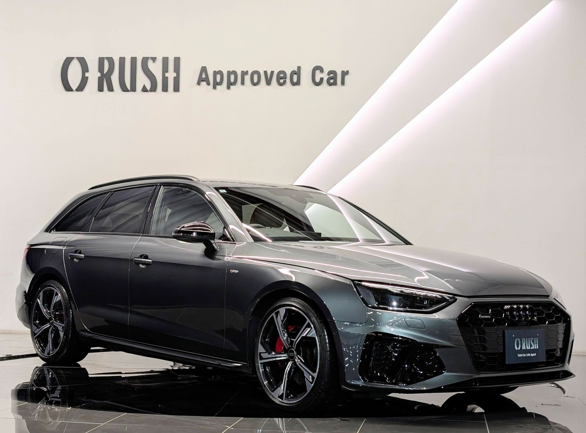 AUDI A4 AVANT - View 1