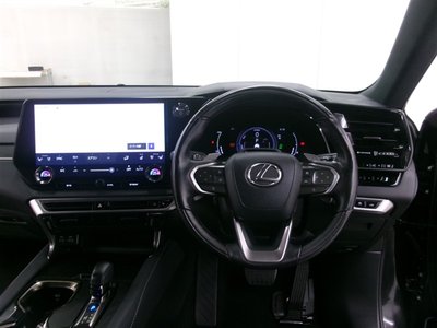 صورة 7 لـ 2024 Lexus RX
