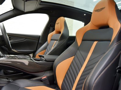 ASTON MARTIN DBX - 9