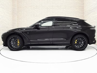 ASTON MARTIN DBX - 6
