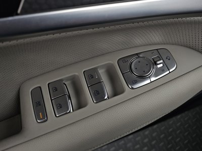 2022 Genesis THE NEW G70 — миниатюра 28