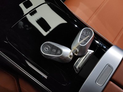 MERCEDES-BENZ GLC - 9