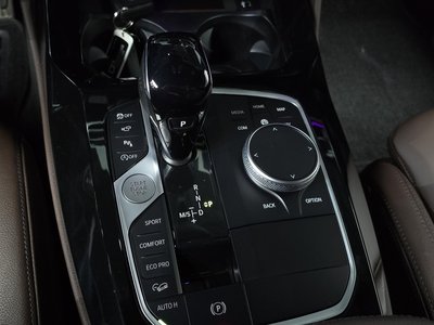 2025 BMW X4 thumbnail 12