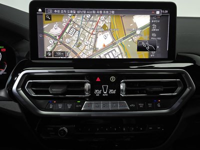 2025 BMW X4 thumbnail 18