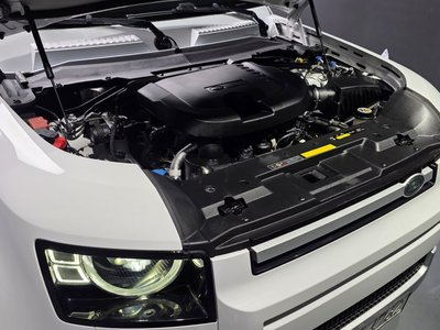 LAND ROVER DEFENDER - 7