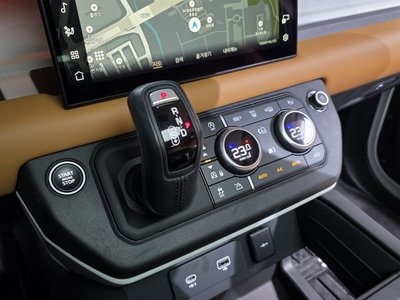 LAND ROVER DEFENDER - 9