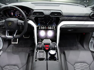 LAMBORGHINI URUS - 2