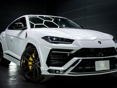 LAMBORGHINI URUS - 8
