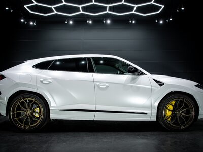 LAMBORGHINI URUS - 10