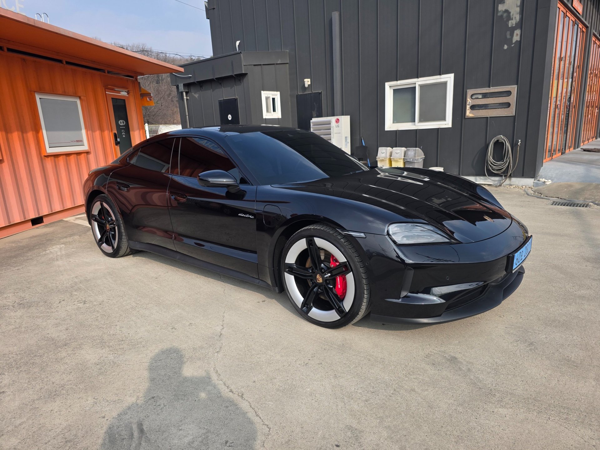 PORSCHE TAYCAN - View 1