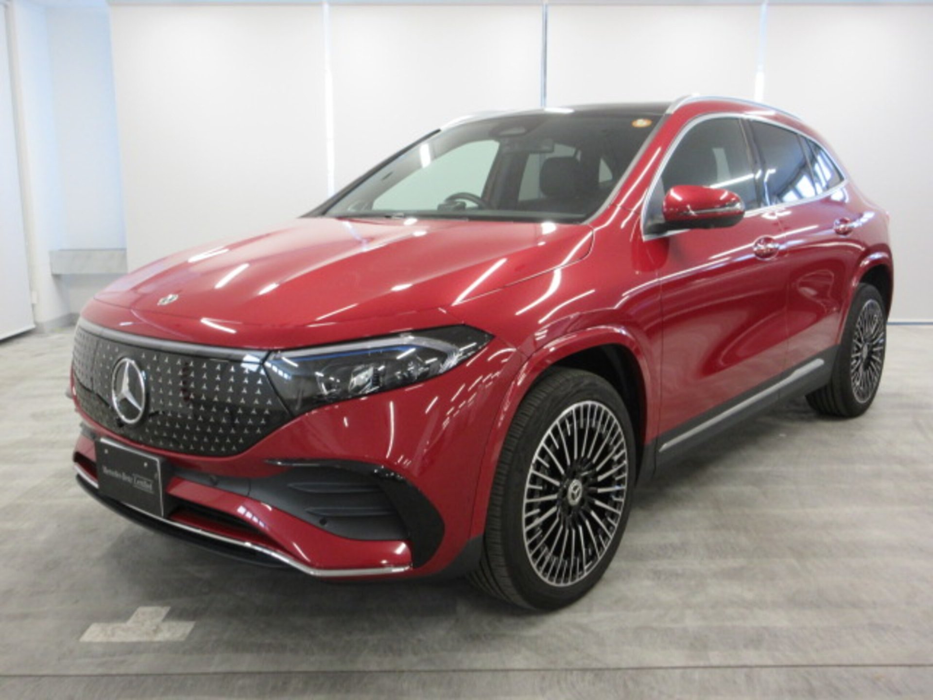 MERCEDES-BENZ EQA - View 1