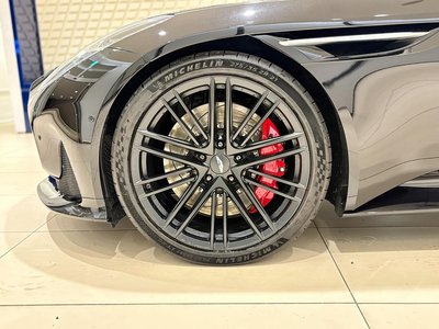 ASTON MARTIN DB12 - 7