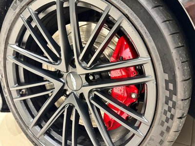 ASTON MARTIN DB12 - 8