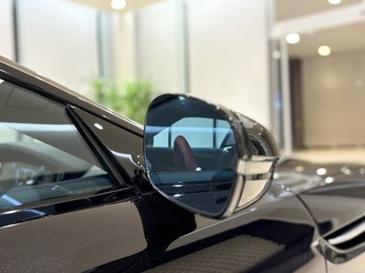 ASTON MARTIN DB12 - 10