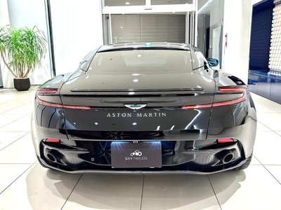 ASTON MARTIN DB12 - 3