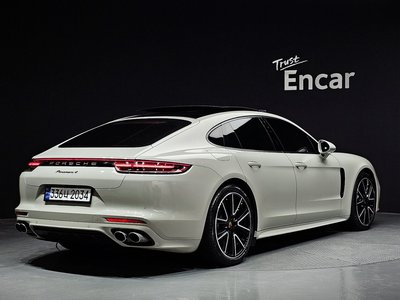 PORSCHE PANAMERA - 4