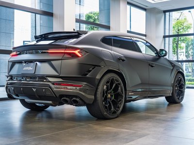 LAMBORGHINI URUS - 8