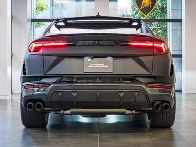 LAMBORGHINI URUS - 6
