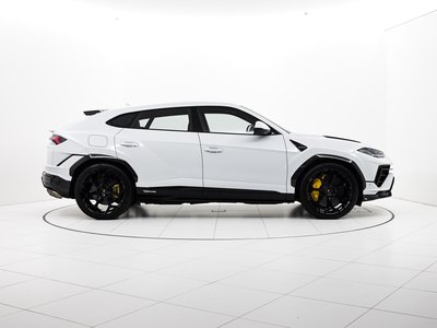 LAMBORGHINI URUS - 4