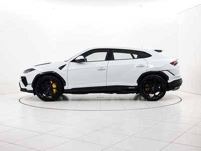 LAMBORGHINI URUS - 5