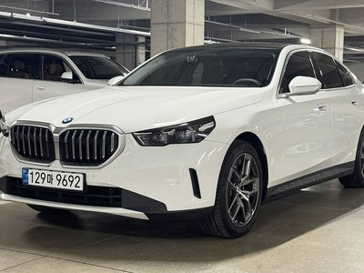 BMW 5 SERIES - 1