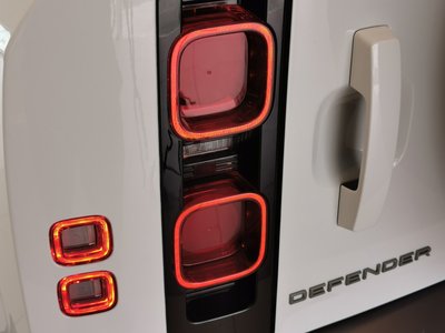 2025 LAND Rover DEFENDER thumbnail 36