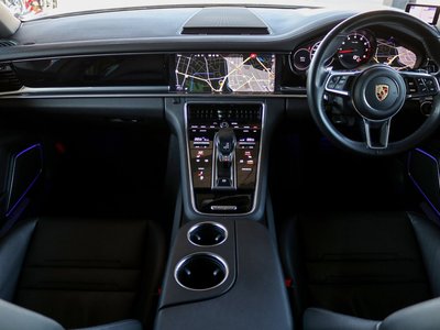 PORSCHE PANAMERA - 4