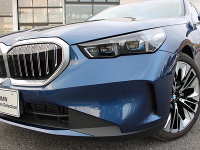 2025 BMW 5 SERIES TOURING photo 8
