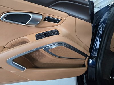 2021 Porsche 718 thumbnail 14