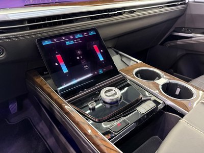 2025 Cadillac ESCALADE — миниатюра 29