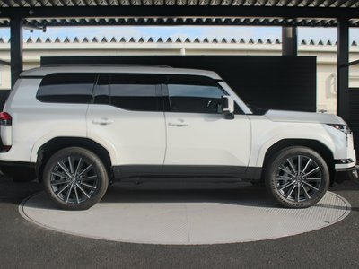 2025 Lexus GX photo 7