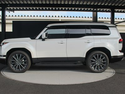 2025 Lexus GX photo 6