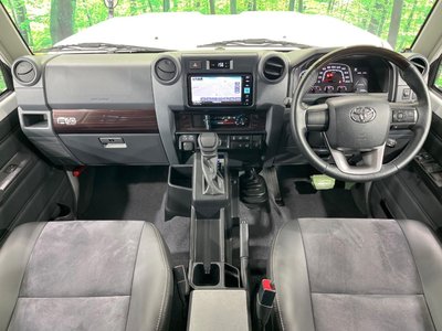 TOYOTA LAND CRUISER 70 - 2