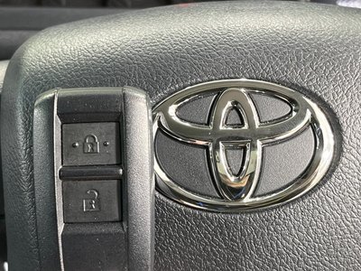 TOYOTA LAND CRUISER 70 - 7