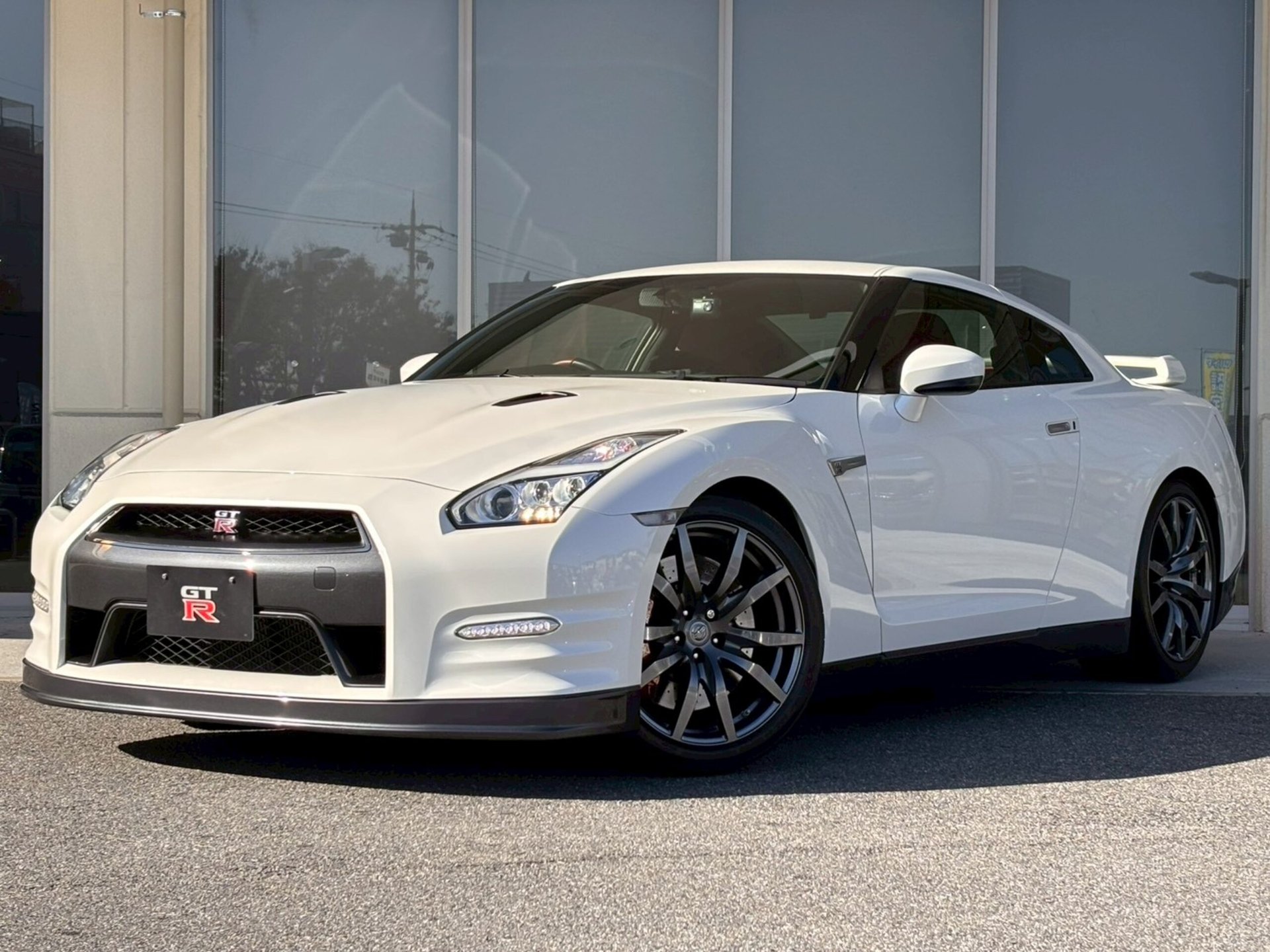 NISSAN GT-R - View 1