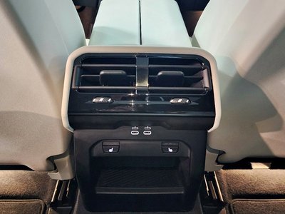 2025 BMW 5 SERIES — миниатюра 19