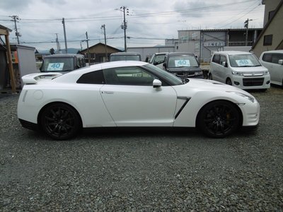 NISSAN GT-R - 4