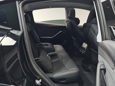 صورة مصغرة 18 لـ 2025 Tesla MODEL Y
